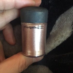 MAC Pigment in Tan